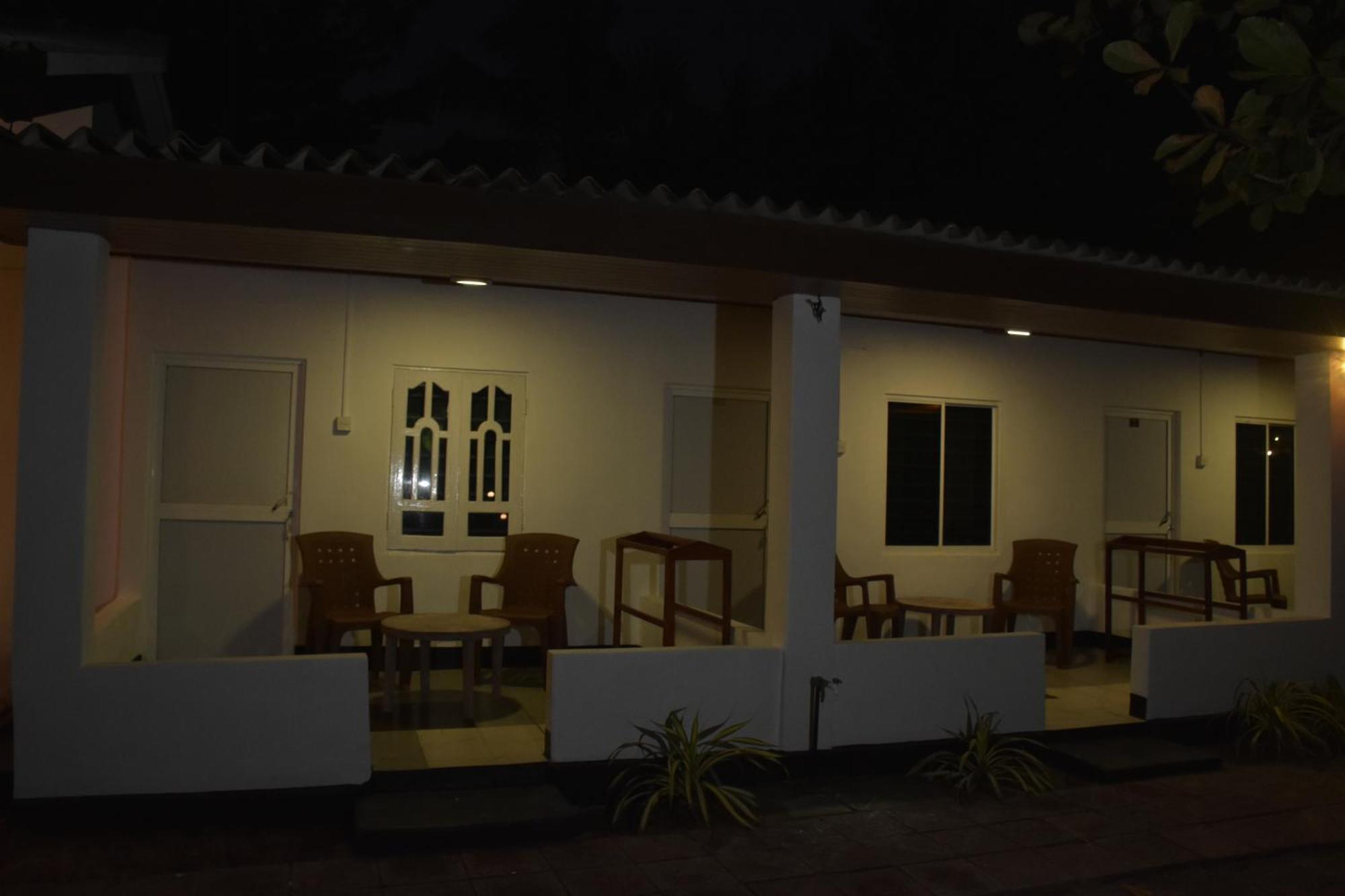 French Garden Regish Guest House Trincomalee Exteriör bild